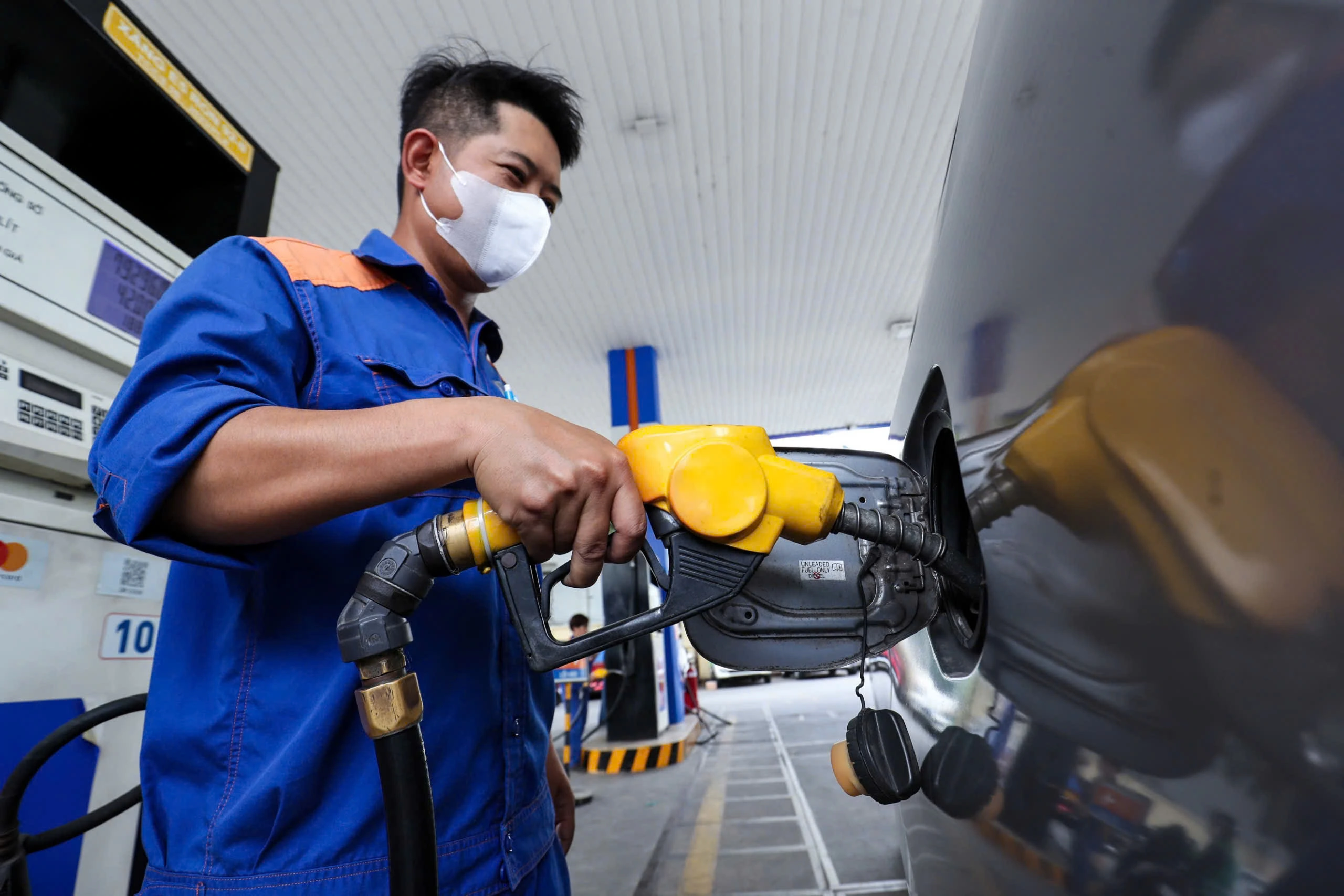 Cập nhật giá xăng dầu ngày 6 tháng 6 năm 2025: Xu hướng tăng đồng loạt - Ảnh 1.
