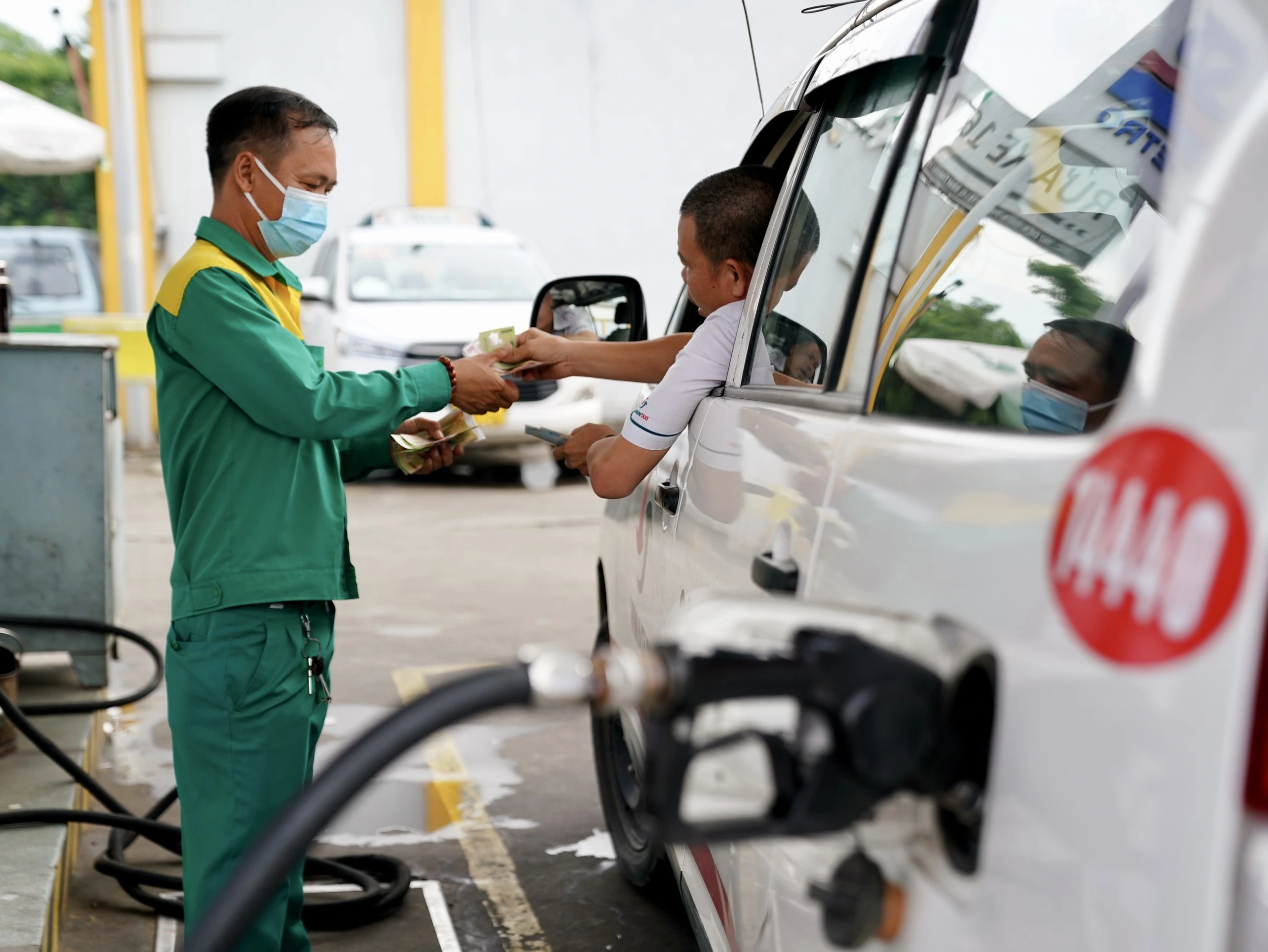 Cập nhật giá xăng dầu ngày 9 tháng 6 năm 2025: Diễn biến ổn định - Ảnh 1.