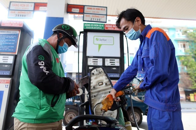 Giá xăng dầu hôm nay 31.7.2025: Xu hướng biến động từ chiều nay?- Ảnh 1.
