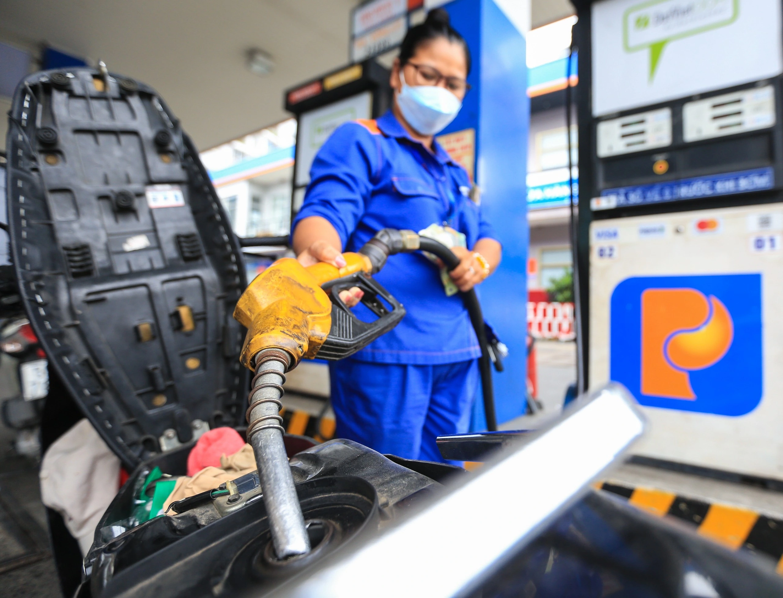 Giá xăng dầu hôm nay 2.6.2025: Tăng mạnh mẽ - Ảnh 1.
