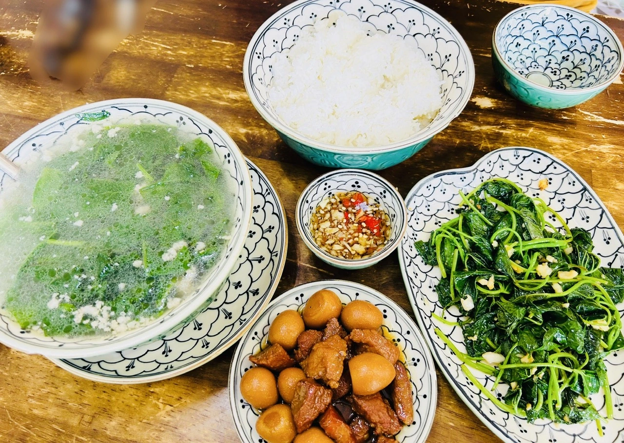 Bác sĩ: Tránh uống nước trong, ngay sau bữa ăn- Ảnh 1.