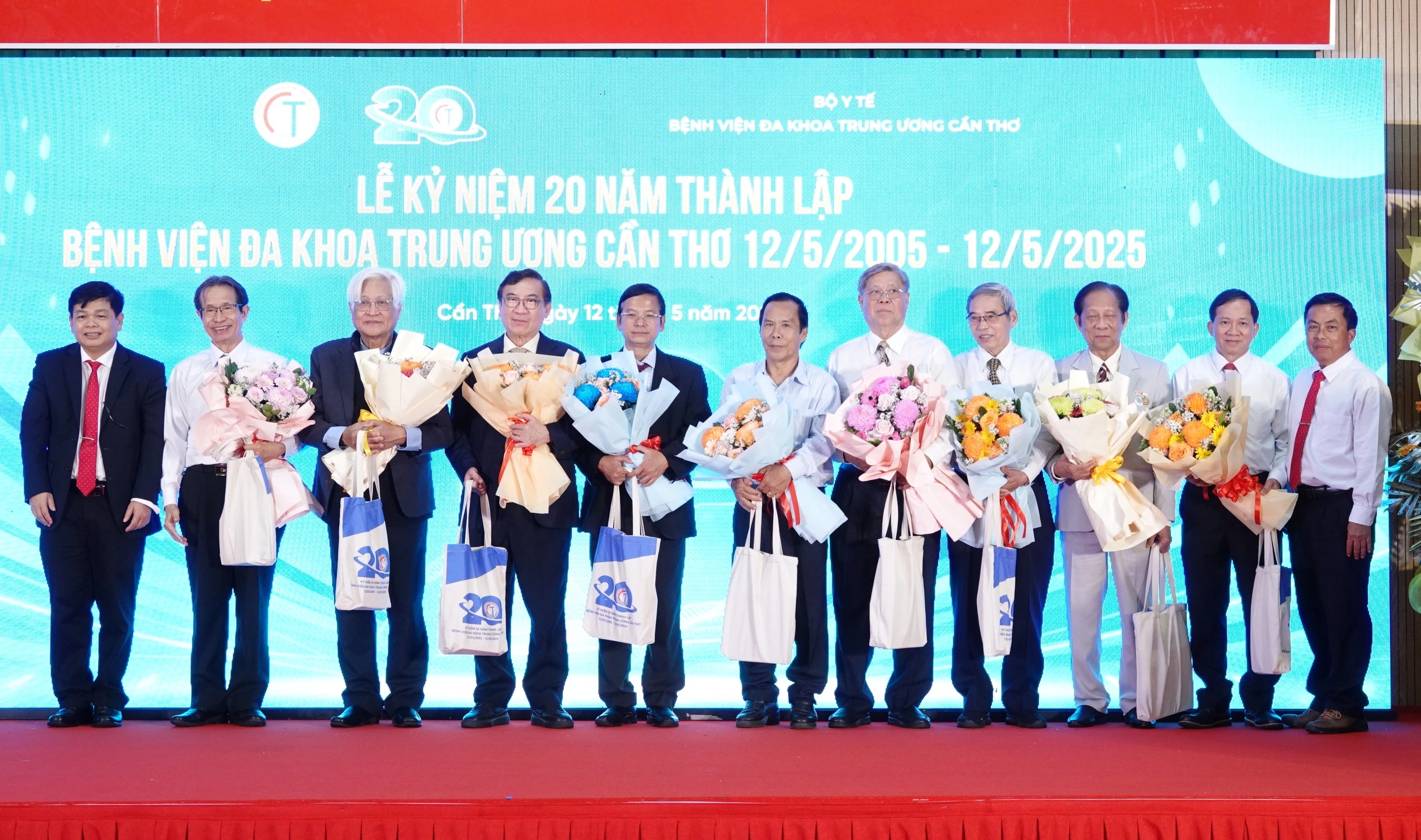 Bệnh viện đa khoa Trung ương Cần Thơ: Thực hiện 10 ca ghép thận, hướng tới ghép gan - Ảnh 2.