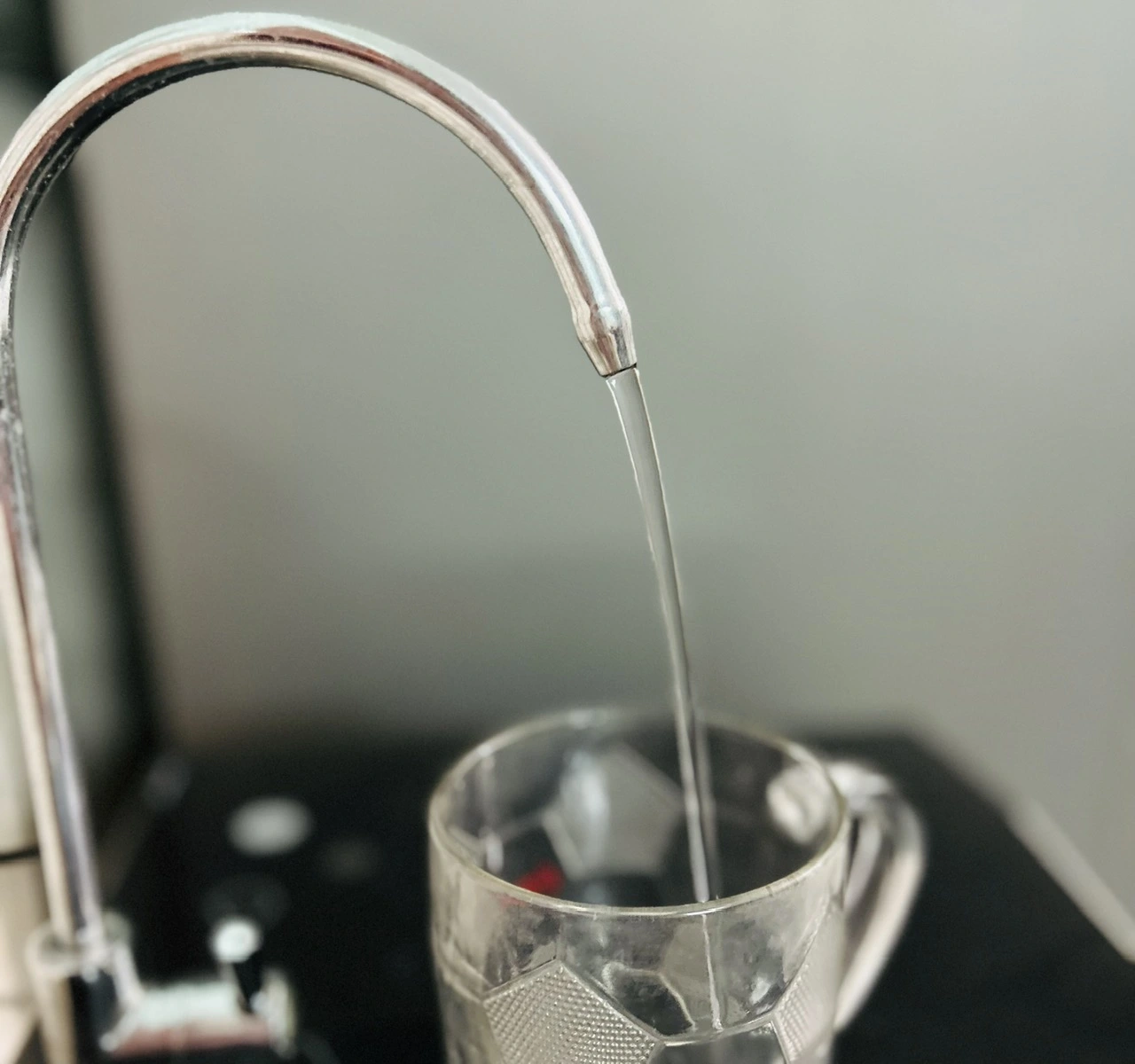 Bác sĩ: Tránh uống nước trong, ngay sau bữa ăn- Ảnh 2.