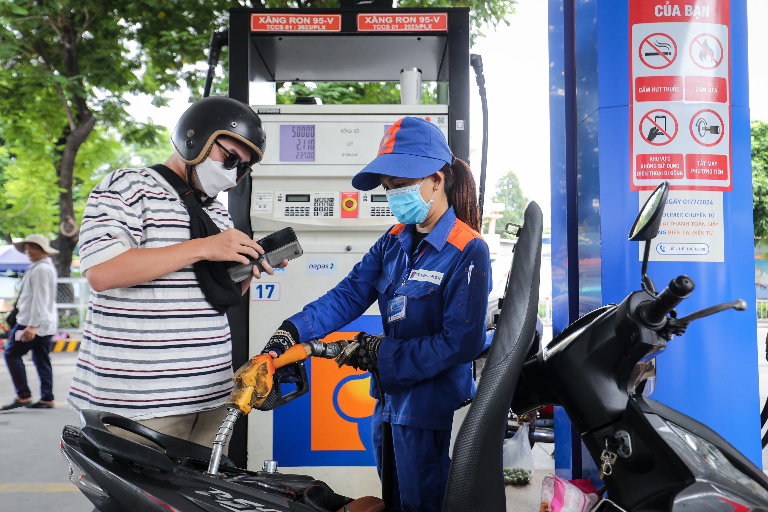 Giá xăng dầu hôm nay 23.7.2025: Dự đoán giá xăng giảm, dầu có thể tăng?- Ảnh 1.