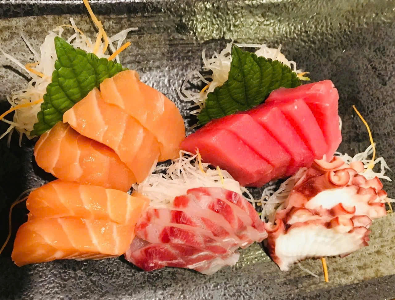Có nên ăn sushi ngay sau khi sinh? - Ảnh 1.