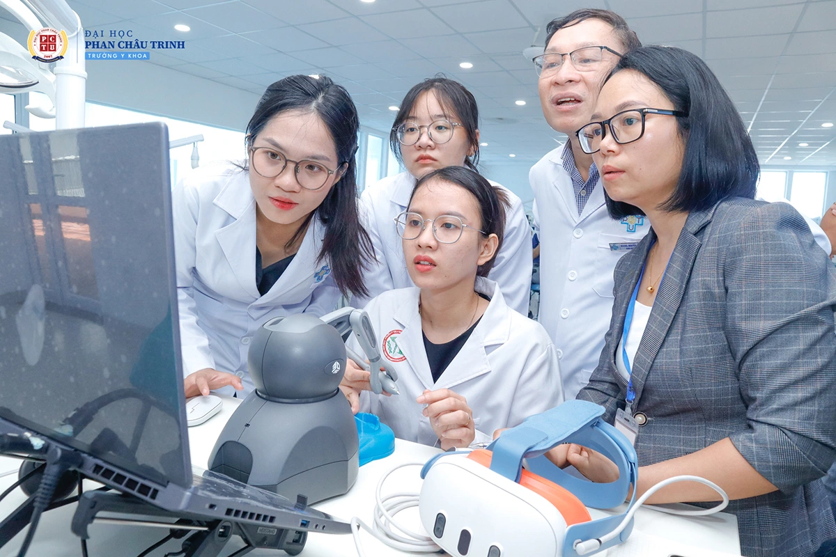 Trường Đại học Phan Châu Trinh tiên phong ứng dụng AI và công nghệ sinh học y khoa - Ảnh 3.